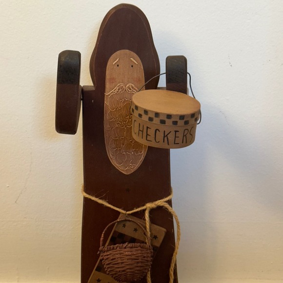 Vintage 90s Primitive Santa Americana Folk Art w/ Chess Set Wood Figurine - Picture 6 of 6